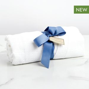 Treat residents to a soft waffle-weave robe—perfect for apartment move-ins, renewals, or resident gifts. A cozy, stylish way to show you care.